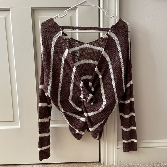 Charlotte Russe Open-back Sweater - Picture 4 of 5